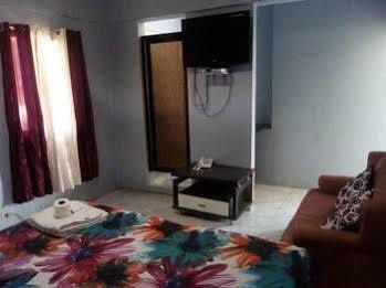 Gumleaves Hotel And Restaurant Olongapo Ngoại thất bức ảnh